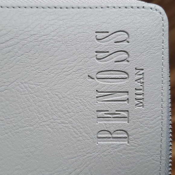 HOST PICK. NWT. Benoss Milan Small Carrying Soft Leather Purse/Wallet - Picture 3 of 6